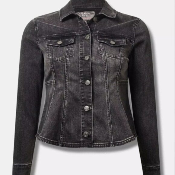 Plus Size Torrid Denim Fit And Flare Trucker Jacket Dark/Black Size 6 (30) - Picture 1 of 5